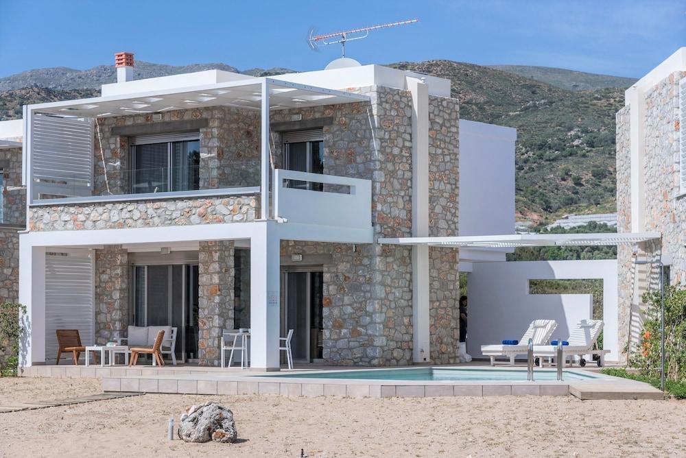 Cedar Bay Beachside Villas Palaiochora Exterior foto